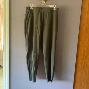 Quince performance tech ankle pant M